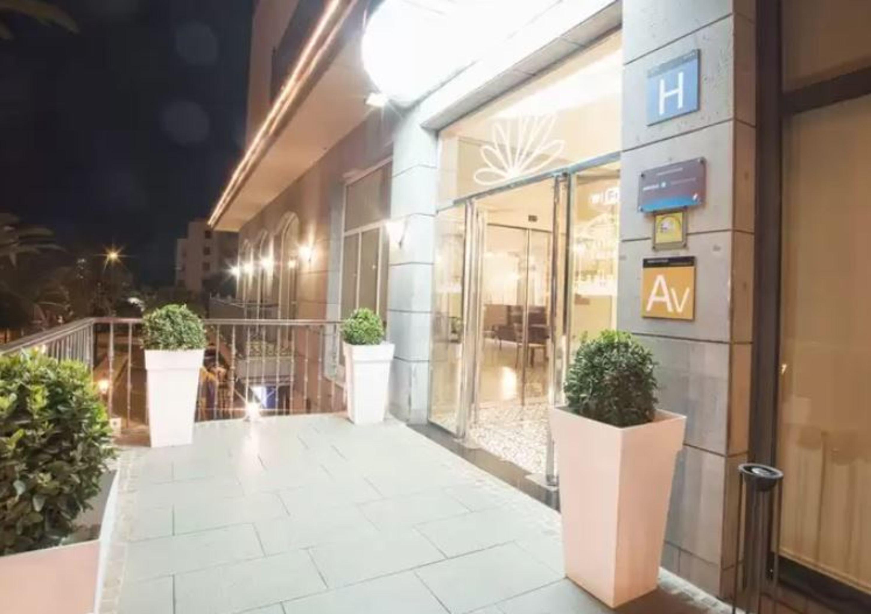 Hotel Reveron Plaza لوس كريستيانوس المظهر الخارجي الصورة