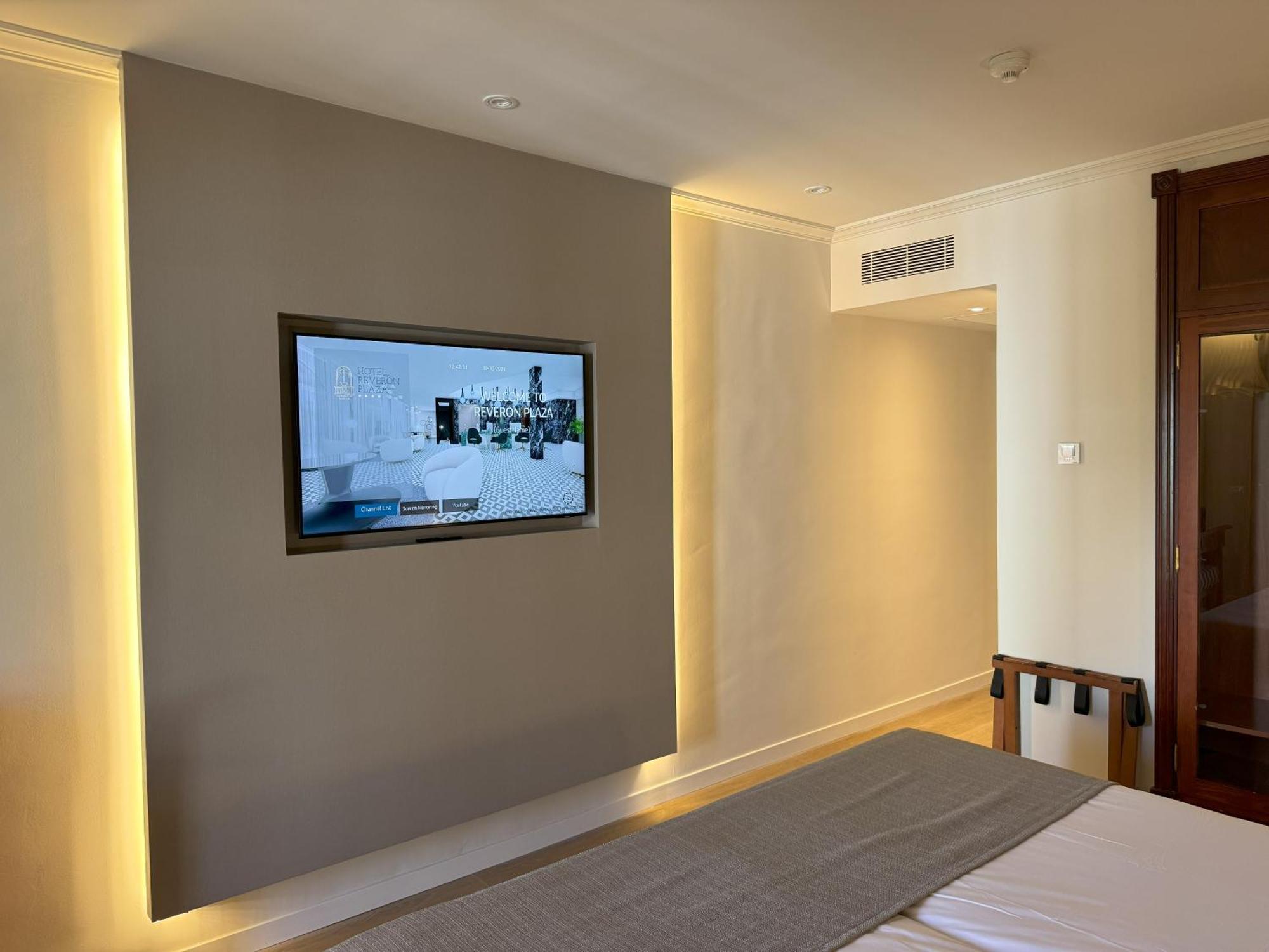 Hotel Reveron Plaza لوس كريستيانوس المظهر الخارجي الصورة