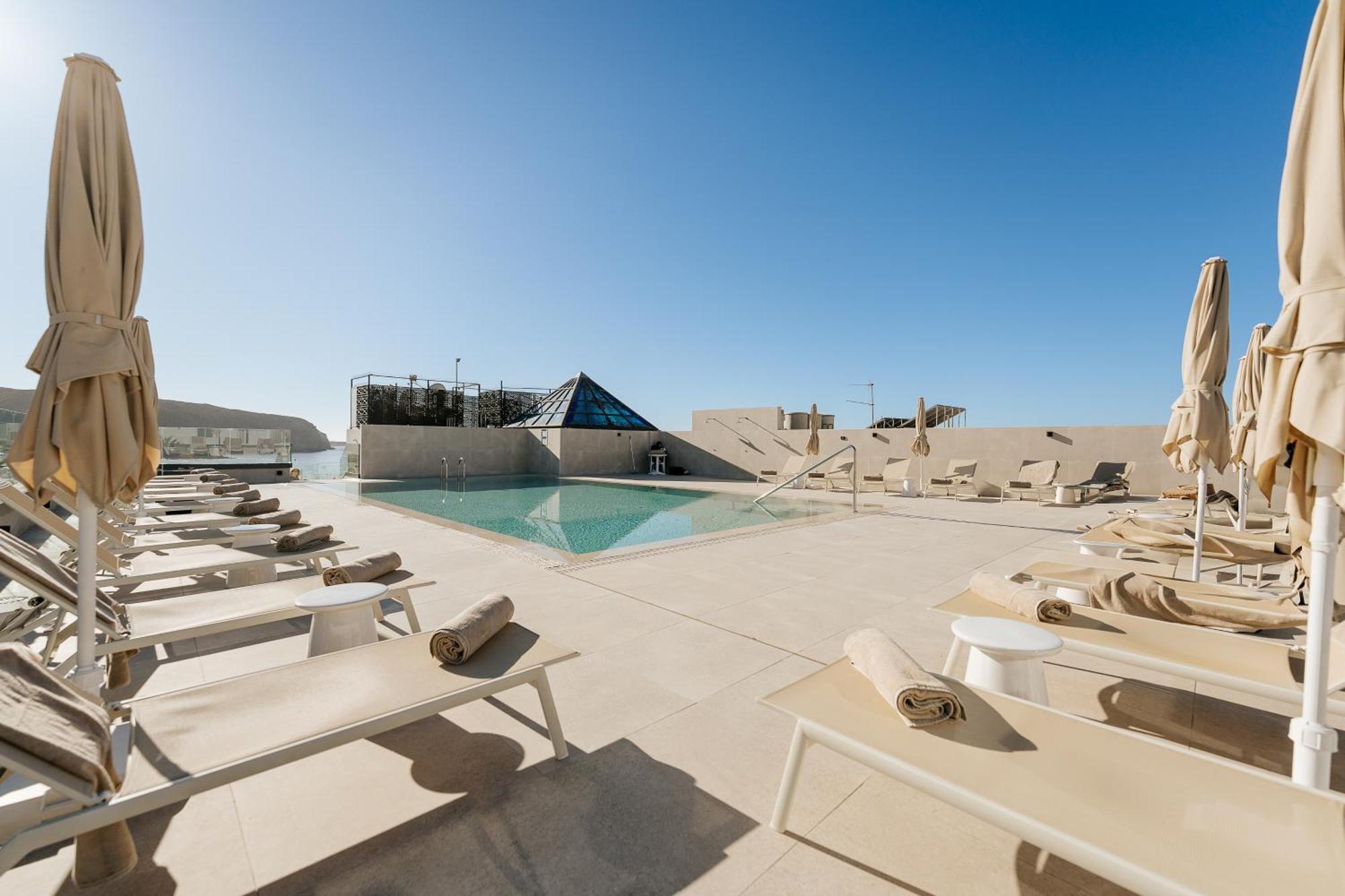 Hotel Reveron Plaza لوس كريستيانوس المظهر الخارجي الصورة