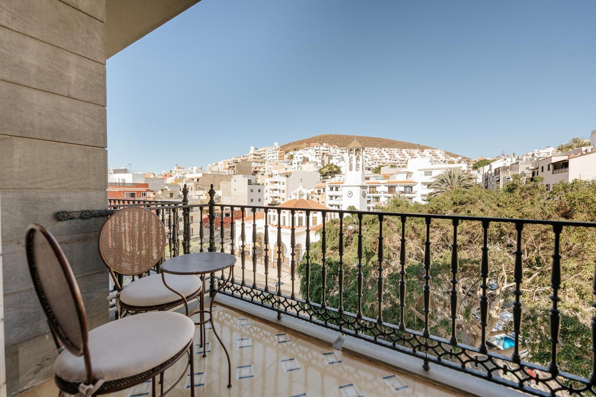 Hotel Reveron Plaza لوس كريستيانوس المظهر الخارجي الصورة
