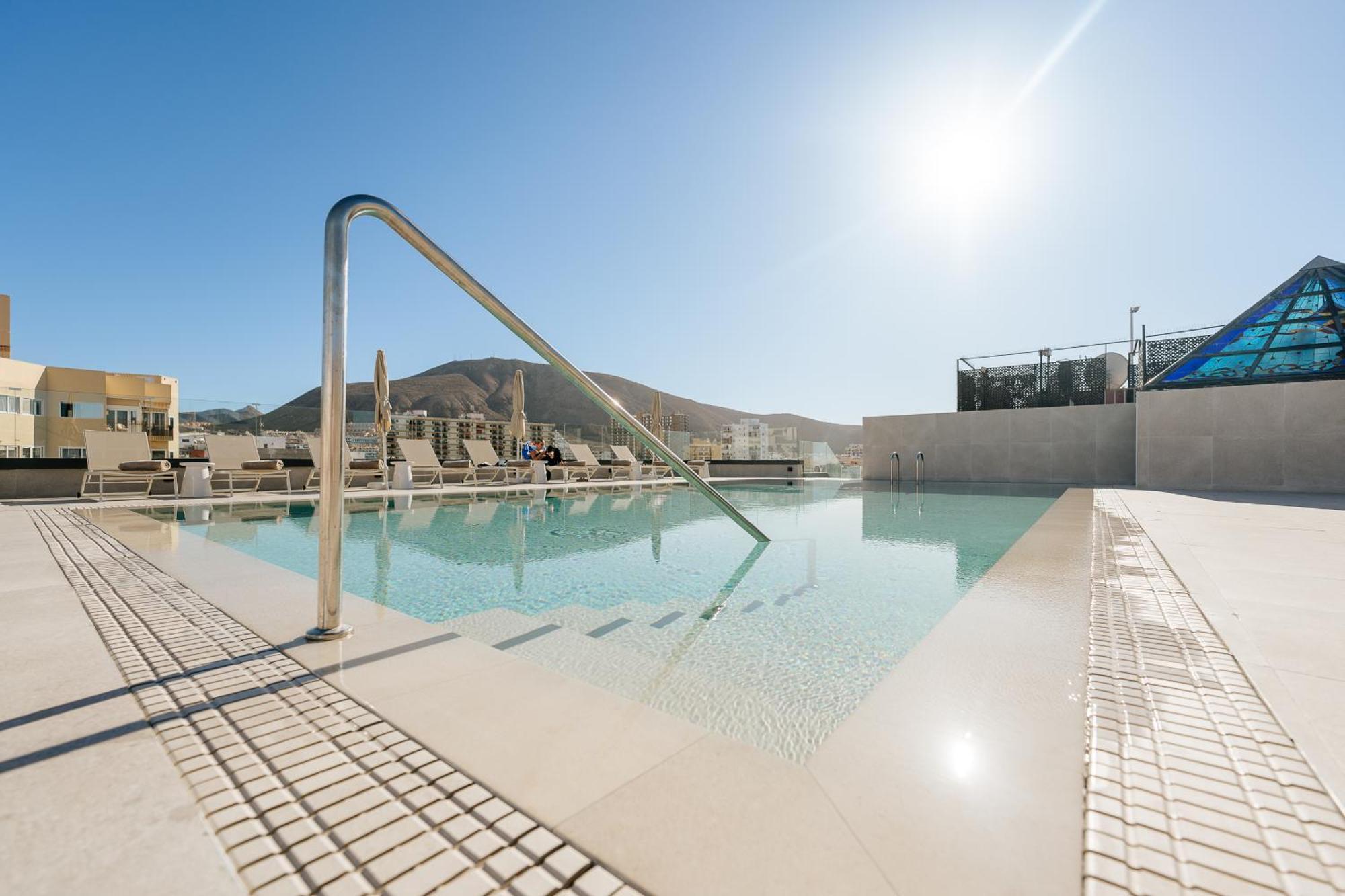 Hotel Reveron Plaza لوس كريستيانوس المظهر الخارجي الصورة
