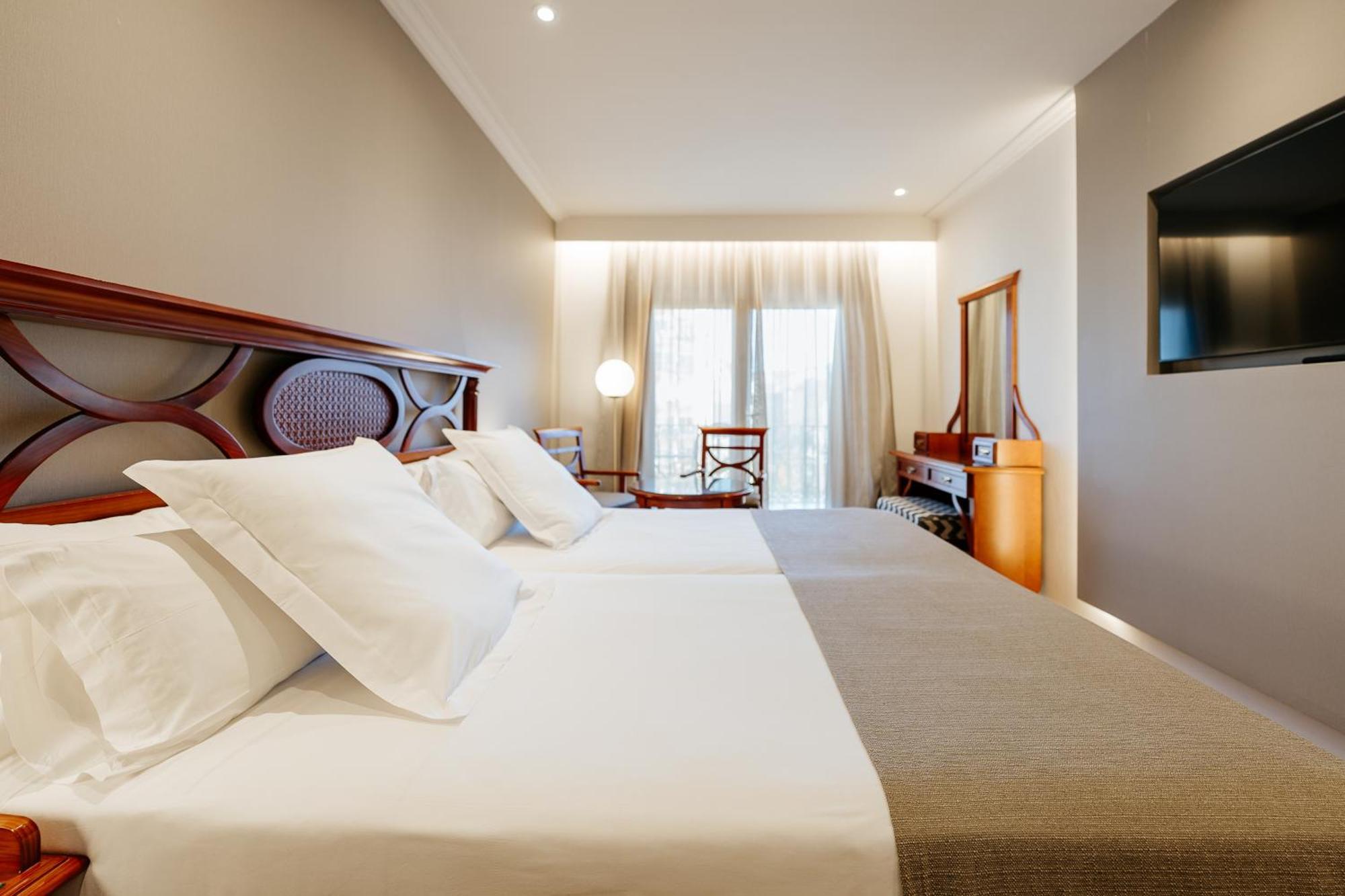 Hotel Reveron Plaza لوس كريستيانوس المظهر الخارجي الصورة