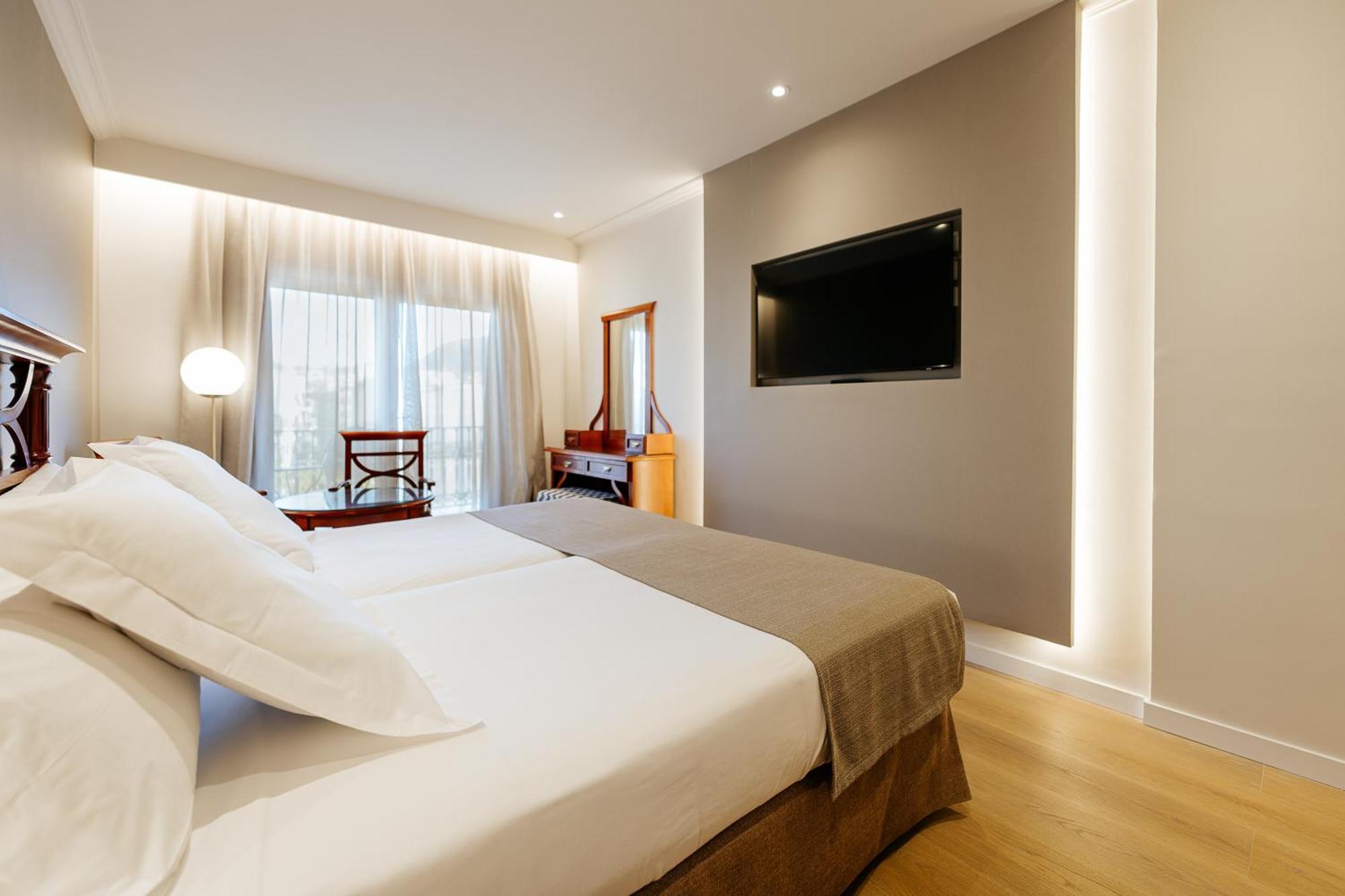 Hotel Reveron Plaza لوس كريستيانوس المظهر الخارجي الصورة