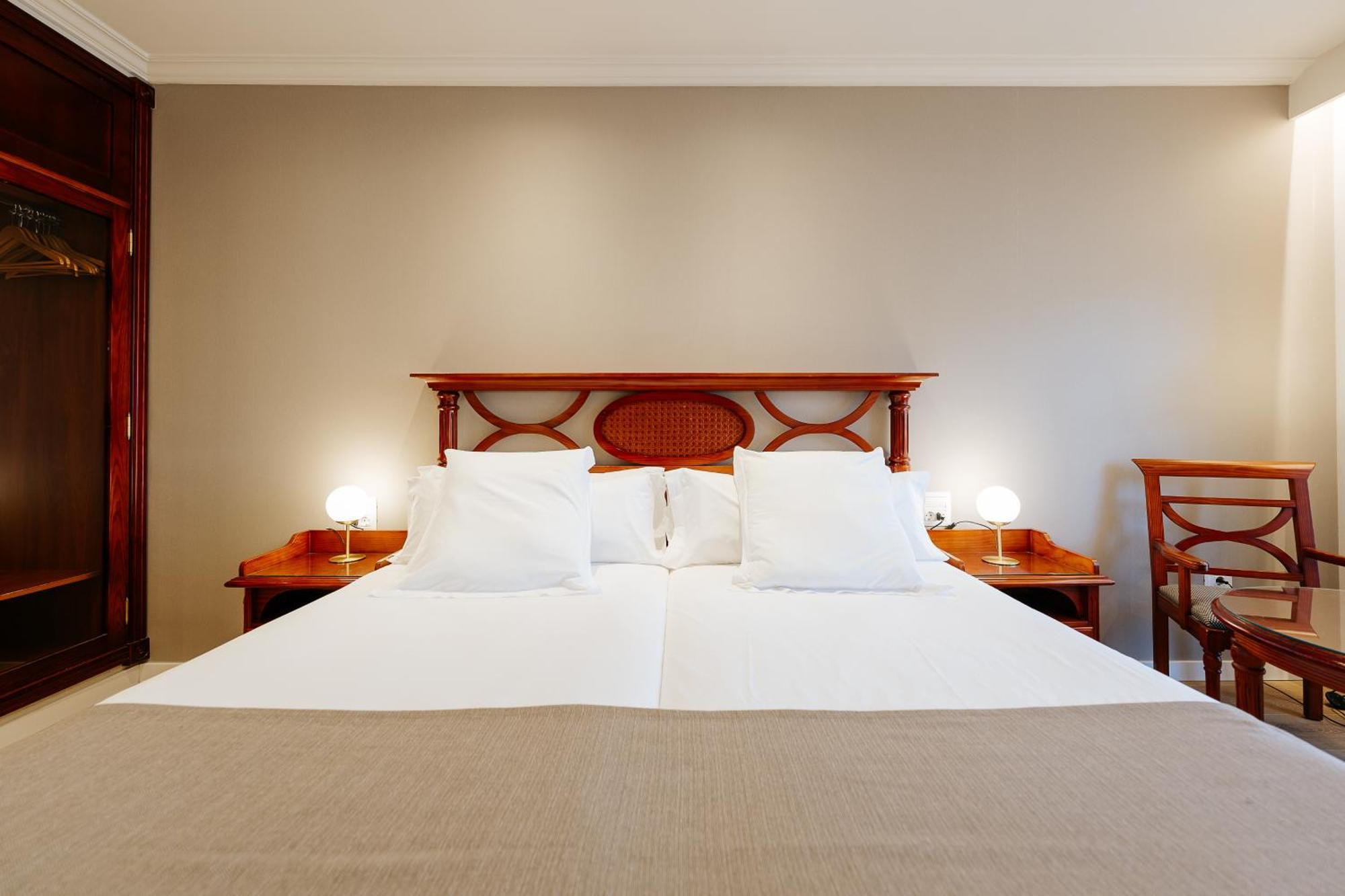 Hotel Reveron Plaza لوس كريستيانوس المظهر الخارجي الصورة