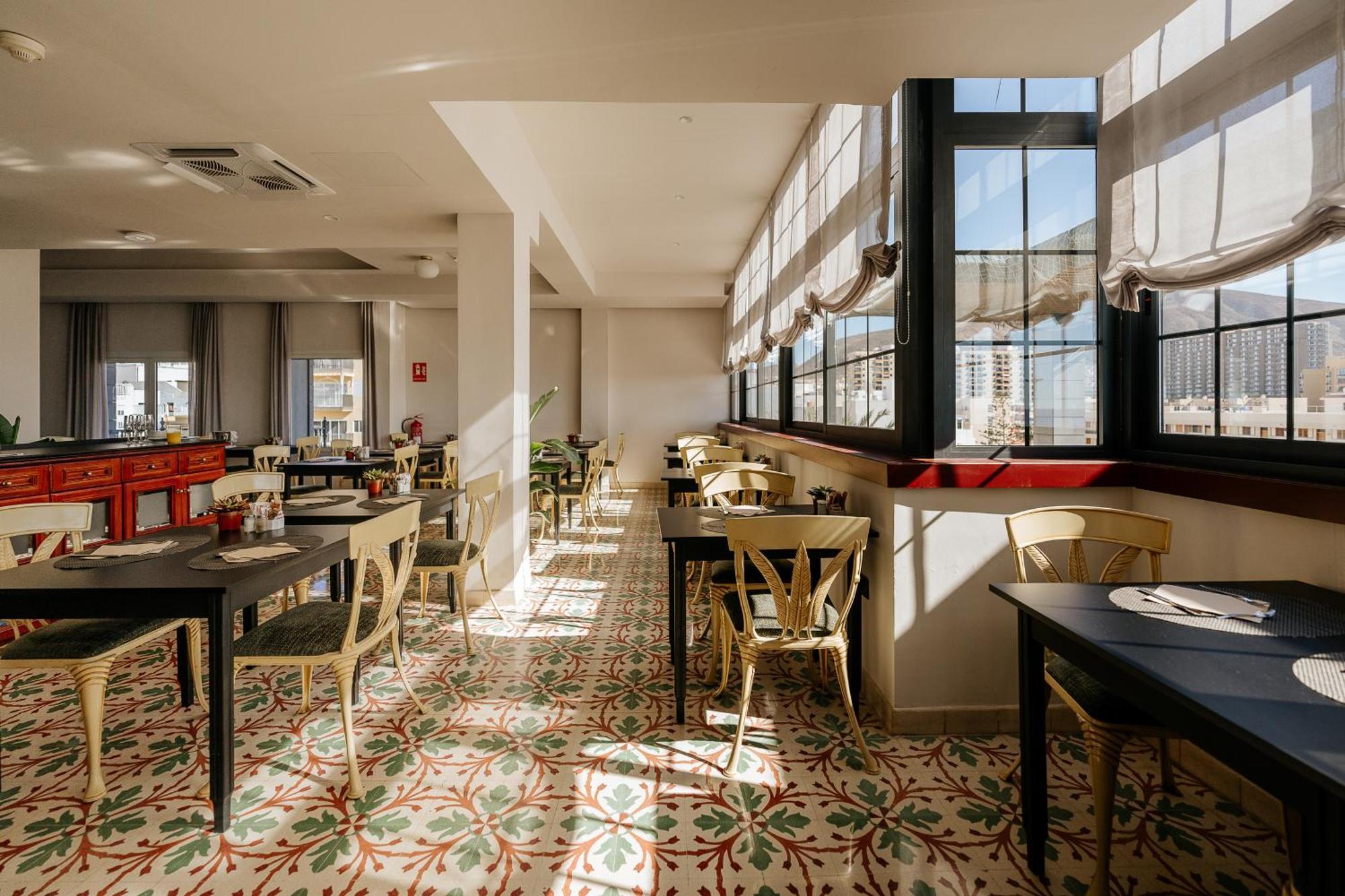 Hotel Reveron Plaza لوس كريستيانوس المظهر الخارجي الصورة