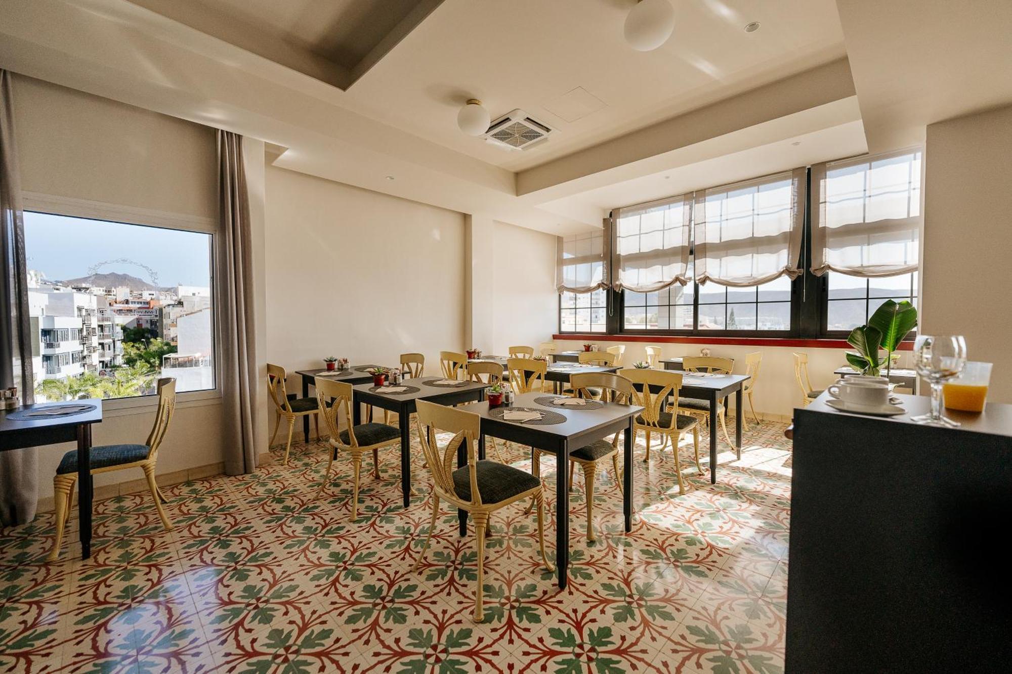 Hotel Reveron Plaza لوس كريستيانوس المظهر الخارجي الصورة