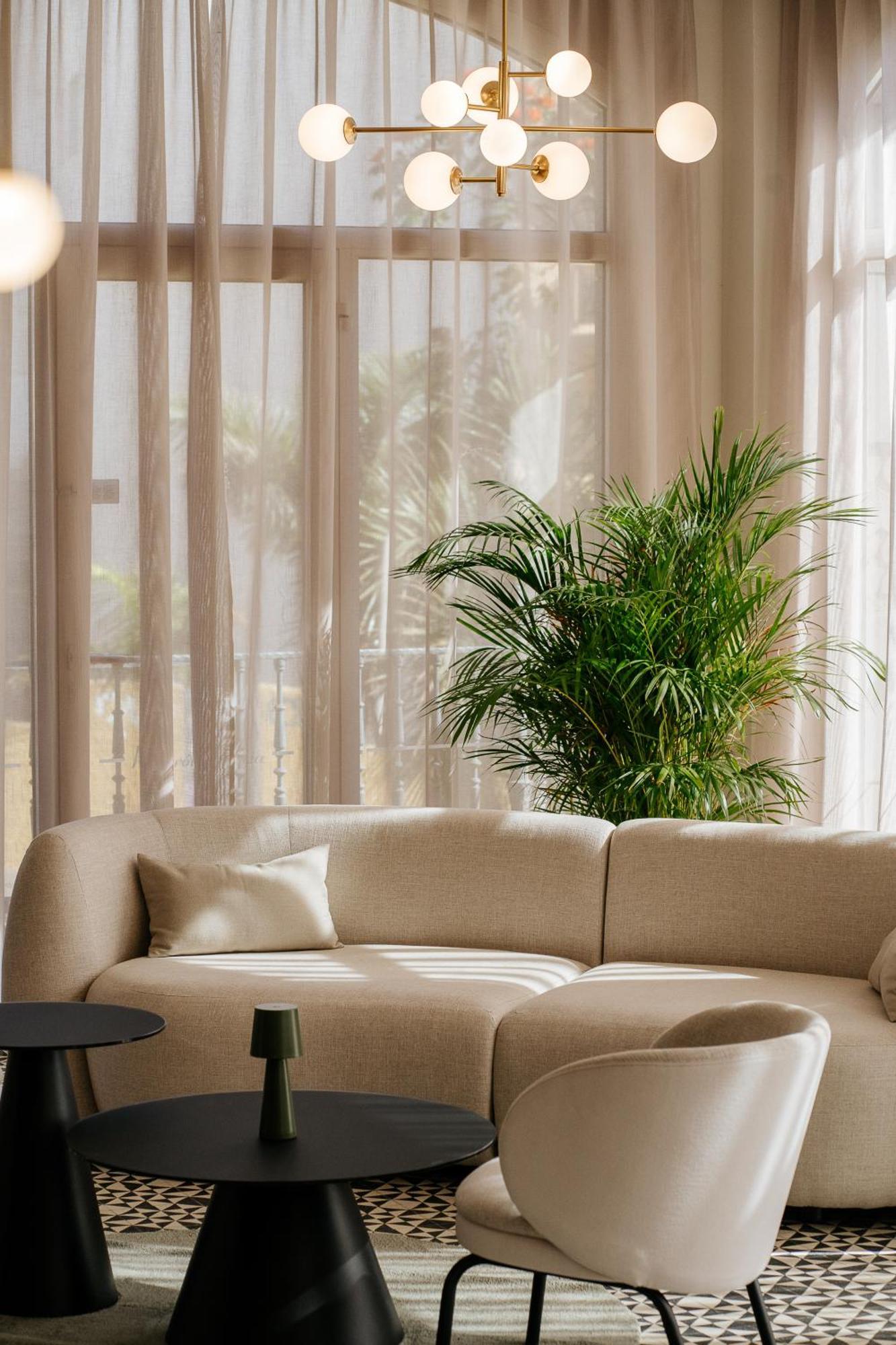 Hotel Reveron Plaza لوس كريستيانوس المظهر الخارجي الصورة